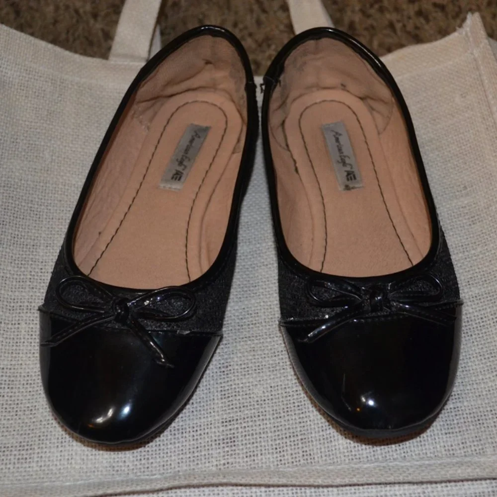 AMERICAN EAGLE TM Black Patent Leather Bows Skid Resistant Shoes Girls 1.5